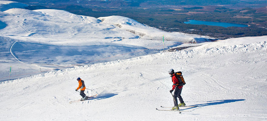 skiing in Scotland