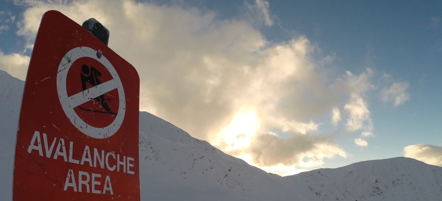 Backcountry Skiing & Avalanche Risk: How To Avoid Heuristic Traps?