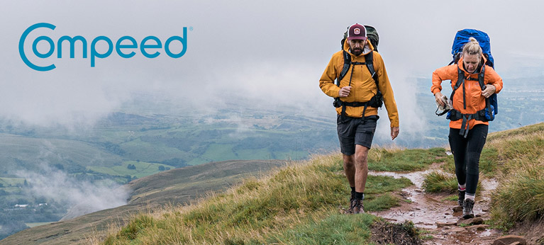 two hikers next to the Compeed logo