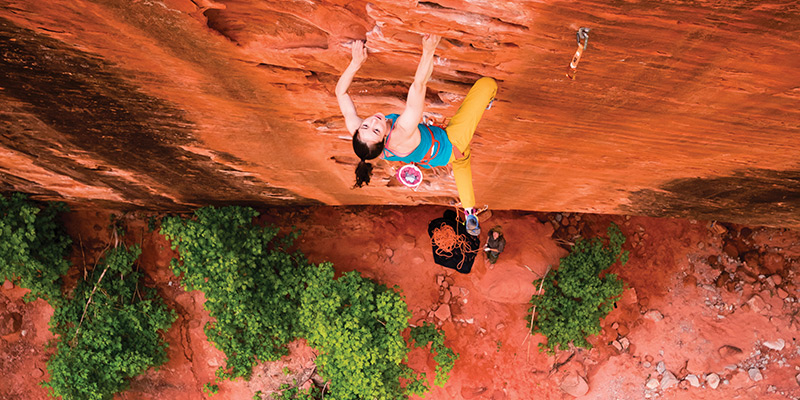 woman climbing at kolob canyon